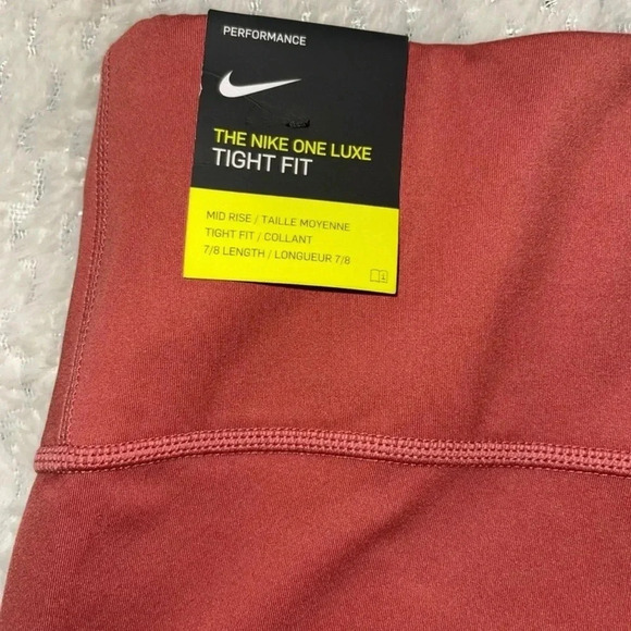 Nike One Luxe Tight Fit Leggings - NWT - Picture 4 of 7
